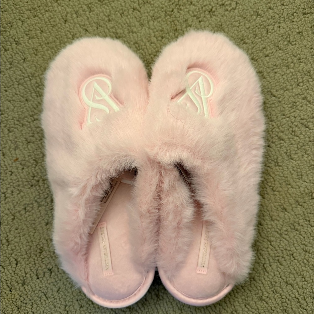 Victoria's Secret Soft Pink Slippers
